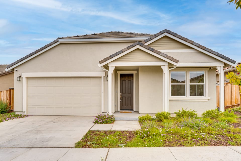 Newly Built Home w/ Patio: 4 Mi to Dtwn Hollister House in Hollister