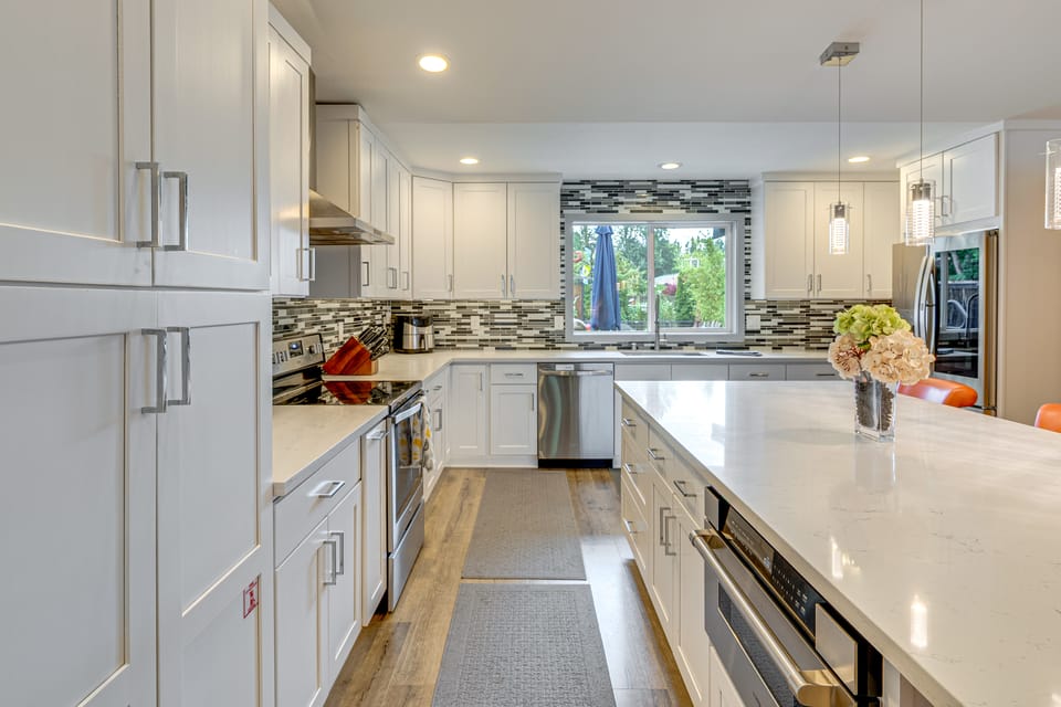 Amazing Outdoor Space! Everett Escape w/ Hot Tub House in Everett