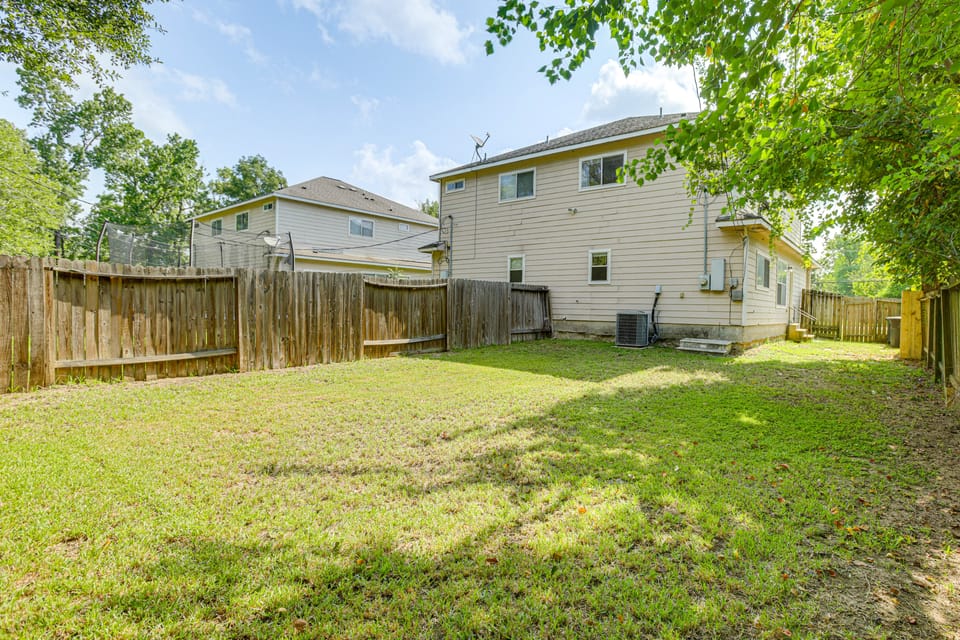11 Mi to Dtwn Houston: Pet-Friendly Home w/ Yard! House in Houston