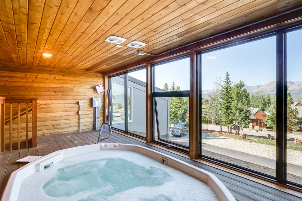 3 Mi to Slopes! Mtn-View Breckenridge Townhome Apartment in Breckenridge