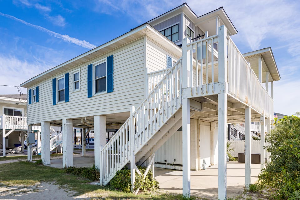 Oceanfront Home w/ Deck & Views in Surfside Beach! House in Surfside Beach