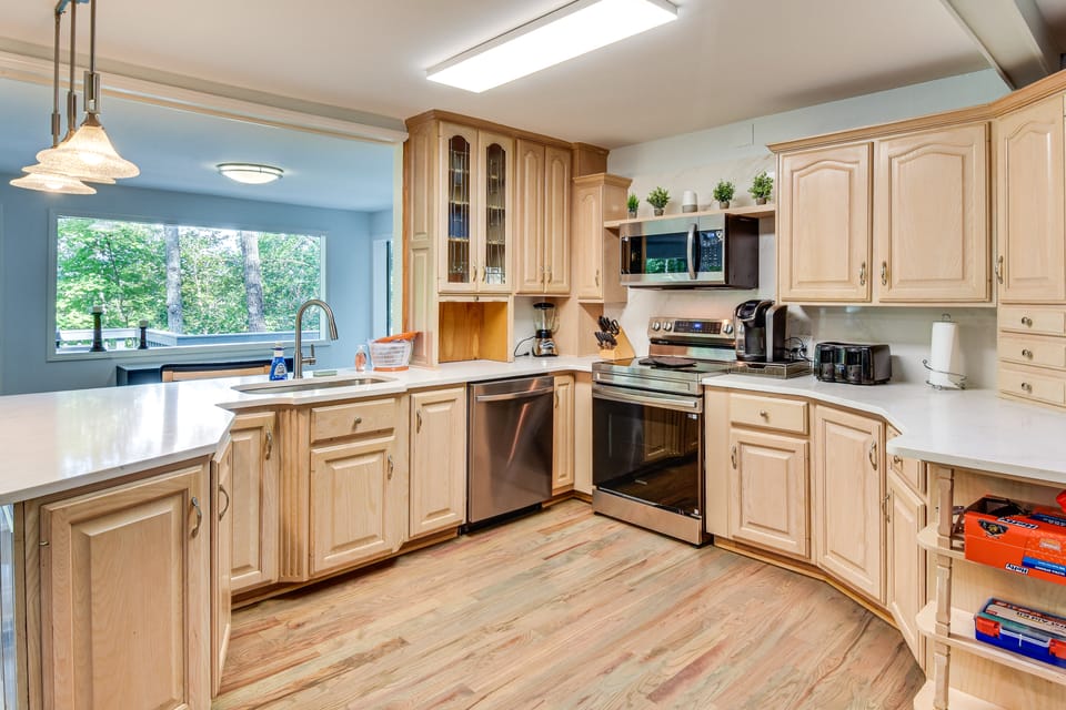 Woodsy Retreat w/ Deck & Views in Dahlonega! House in Georgia