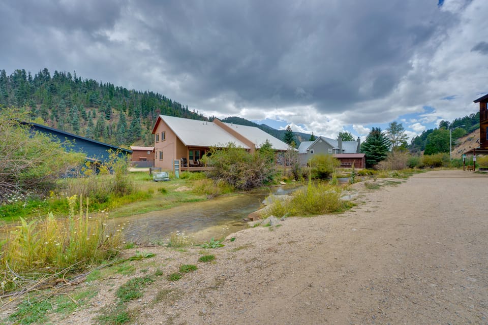 Ski Slope & Mtn Views: Waterfront Red River Studio Apartment in Red River