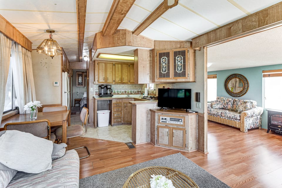 Pool & Hot Springs Access: Desert Oasis w/ Patio House in Southern California