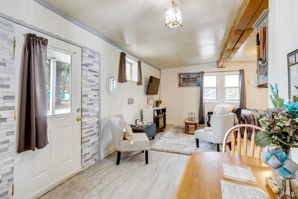 Fish, Boat & Hike: Norfork Lake Studio Near Marina Apartment in Norfork Lake