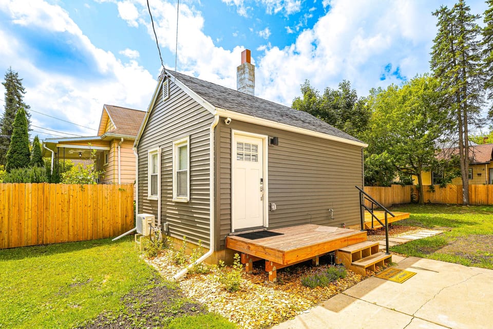 Pet Friendly Tiny Home w/ Deck: Close to MSU House in Lansing