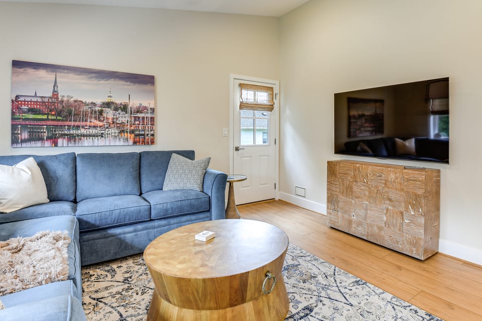 1 Block to USNA Stadium: Modern Annapolis Home! House in Annapolis