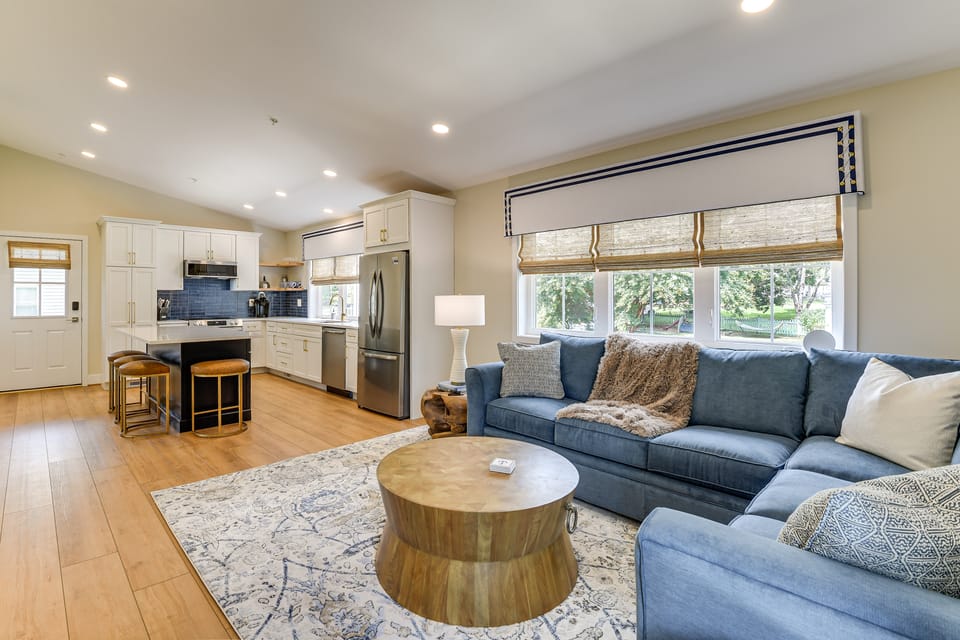 1 Block to USNA Stadium: Modern Annapolis Home! House in Annapolis