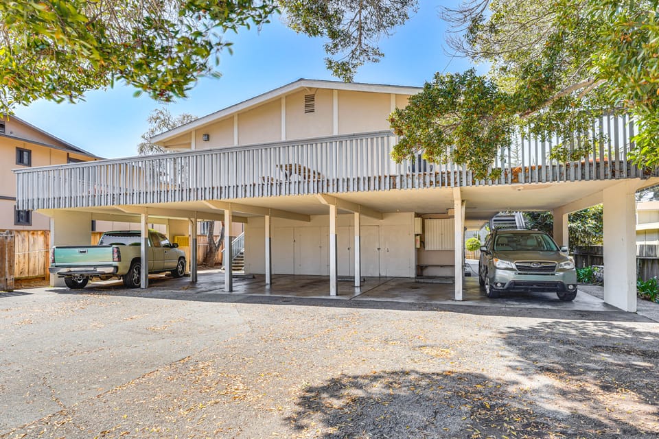 Apt 1 Mi to Monterey State Beach! Bring Your Pets Apartment in Seaside
