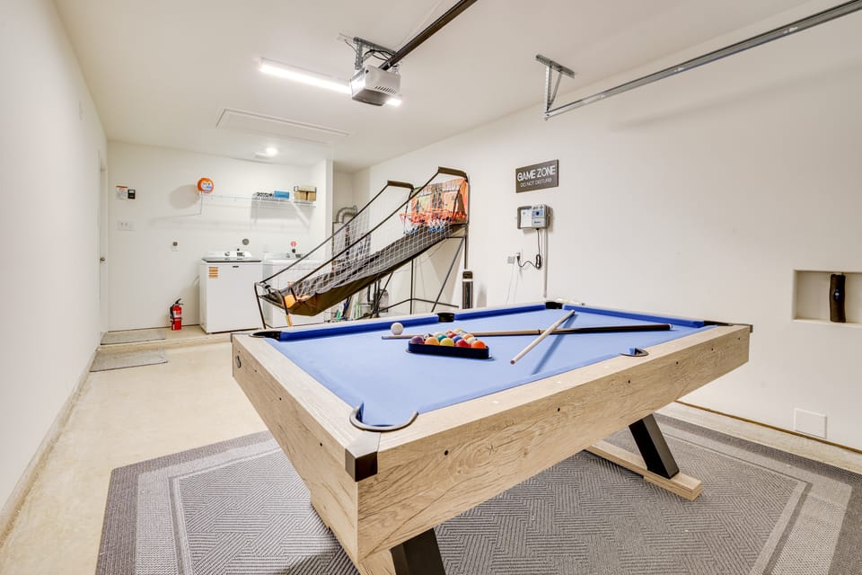Game Room + Private Yard: Modern San Antonio Home House in San Antonio