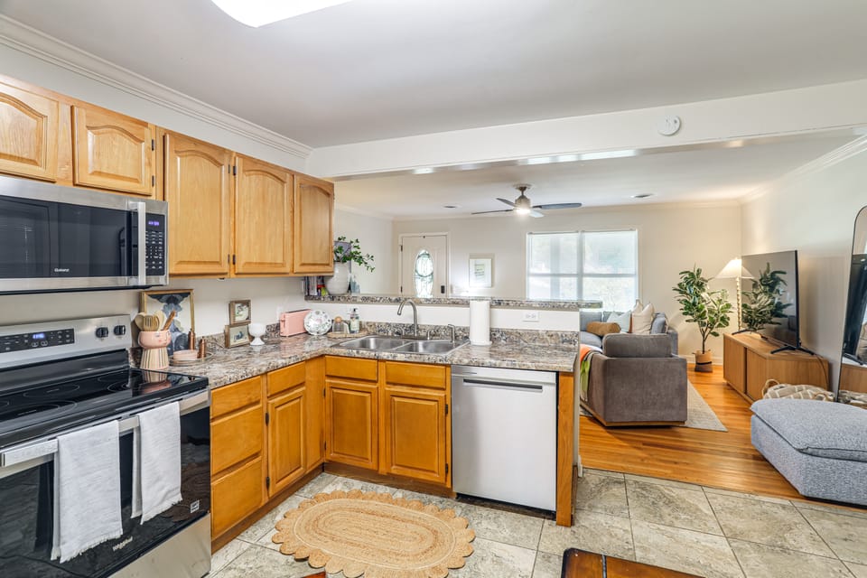 < 1 Mi to Ole Miss & The Grove! Charming Getaway House in Oxford