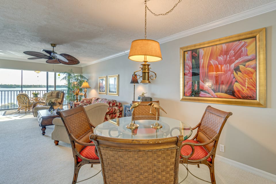 Walk to Turtle Beach! Bayfront Unit w/ Pool & Dock Apartment in Florida