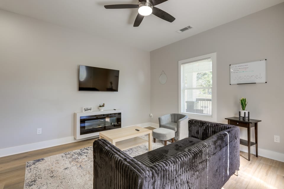 Pet-Friendly ATL Hub - 9 Mi to Downtown Apartment in College Park