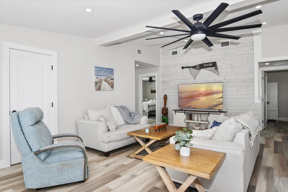 1 Mi to Fort Myers Beach Access! Chic Coastal Home House in San Carlos Island