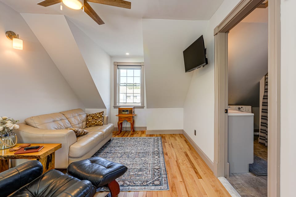 Charming Apt w/ Shared Outdoor Space in Lisbon! Apartment in Maine