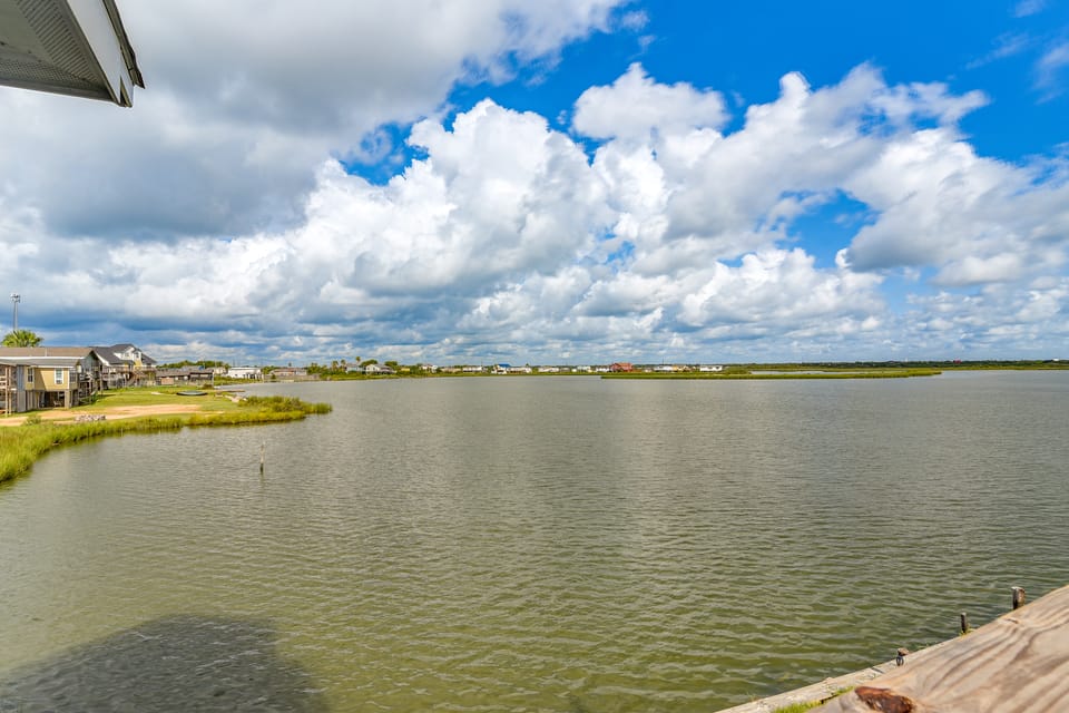 Private Home on Lagoon w/ Views in Hitchcock! House in La Marque