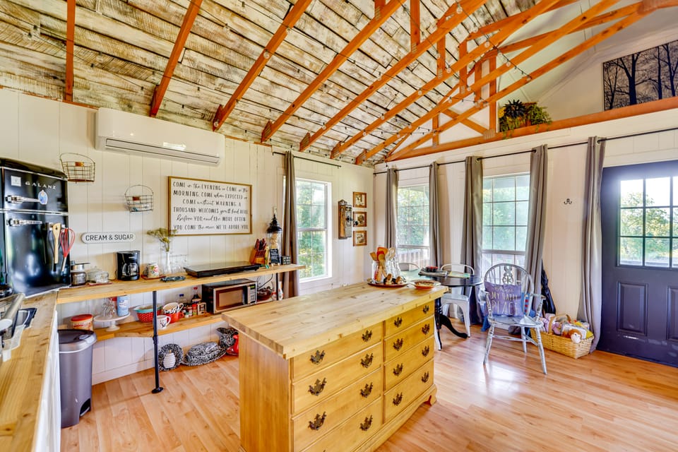 1 Mi to Downtown Eureka Springs: Studio Retreat Apartment in Eureka Springs