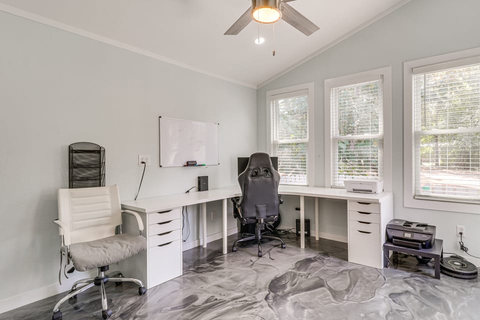 2 Mi to Lake Bastrop! Modern Family Retreat House in Texas