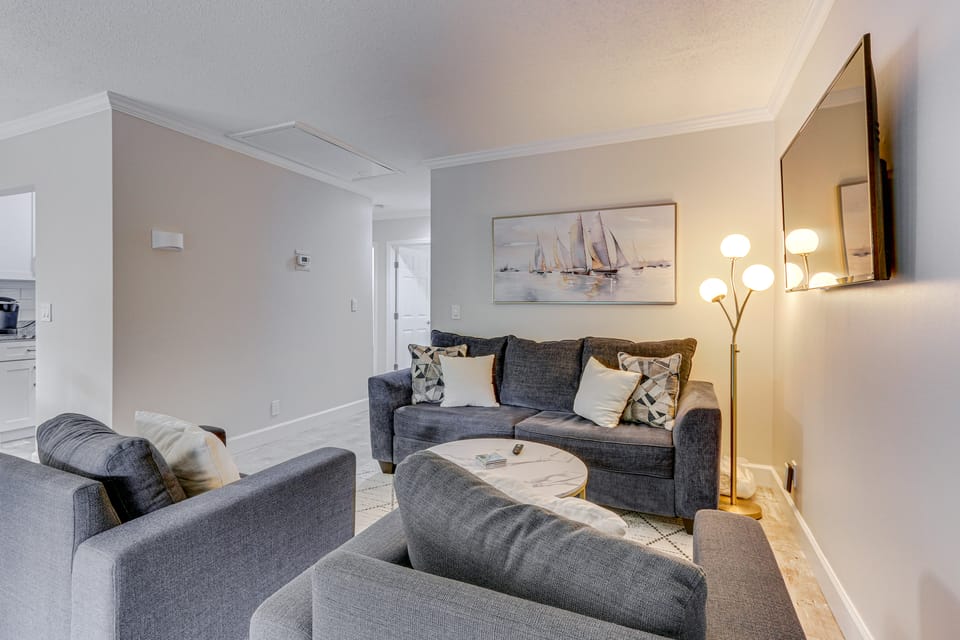 Walk to Folly Field Beach: Condo w/ Pool Access Apartment in Hilton Head Island
