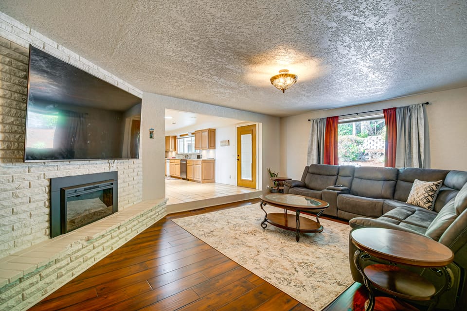 4 Mi to River: Umpqua Valley Villa w/ Fire Pit! Villa in Oregon