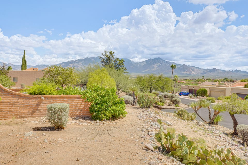 Quiet Townhome w/ Mountain Views in Green Valley Apartment in Green Valley