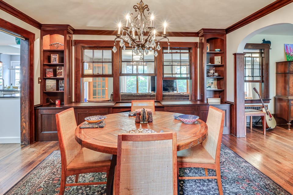 Easy Train Access to NYC! Elegant Family Retreat House in West Orange