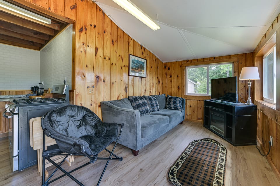 Cozy Lupton Cabin Near George Lake & Trails House in Michigan