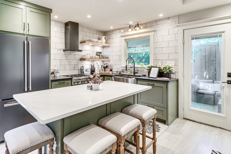 Walk to Zilker Park, Barton Springs Pool! Cozy Gem House in Zilker