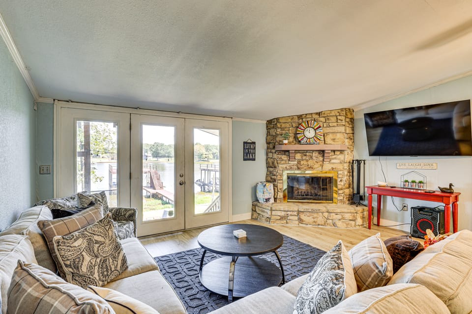 Lakefront Escape w/ Game Room & Dock in Mabank! House in Cedar Creek Reservoir
