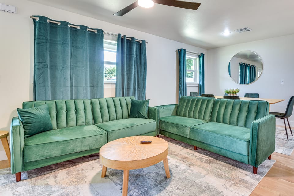 12 Mi to BOK Center: Pet-Friendly Home w/ Yard! House in Tulsa