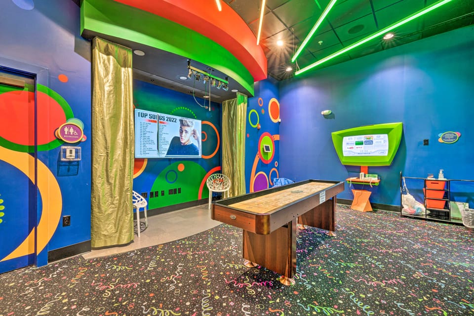 Disney Area Hub: Outdoor Pool & Resort-Style Perks Apartment in Four Corners