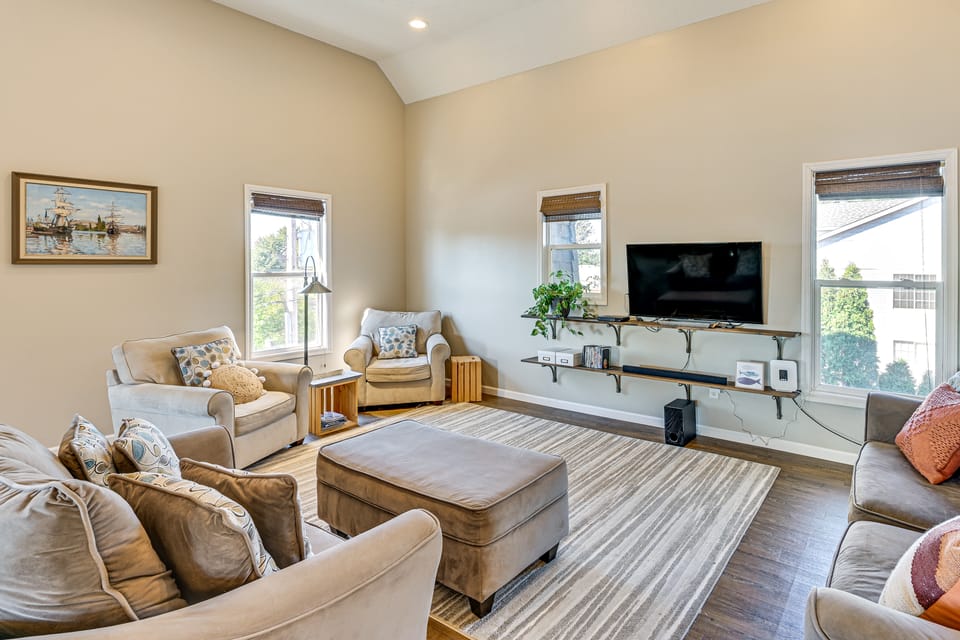 Lake Max Family Penthouse: Walk to Academy House in Culver