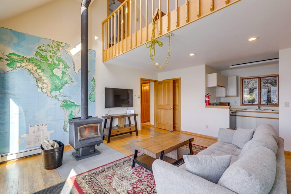 9 Mi to Mendenhall Glacier: Waterfront Juneau Home House in Juneau