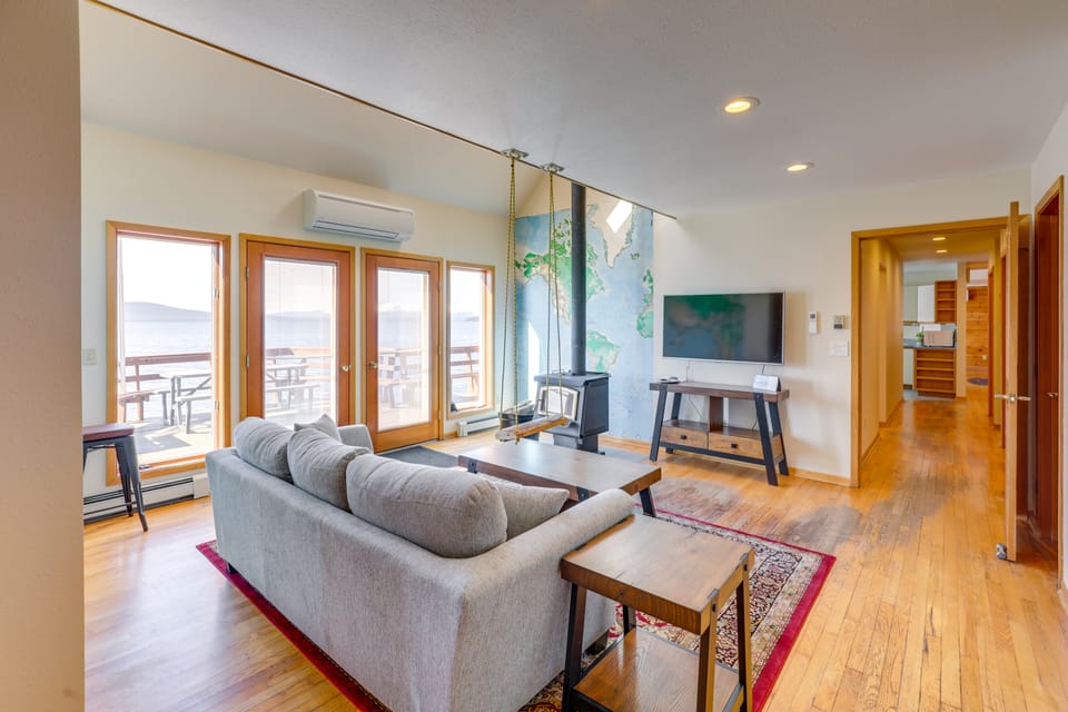 9 Mi to Mendenhall Glacier: Waterfront Juneau Home House in Juneau