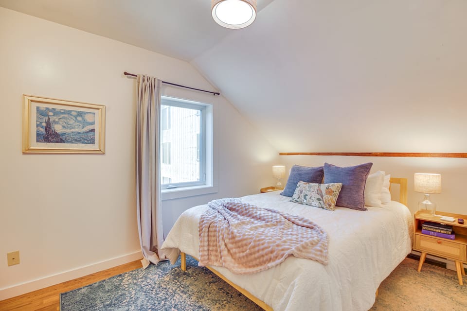 Hike & Leaf Peep: Couple’s Retreat in Waterbury! Apartment in Waterbury