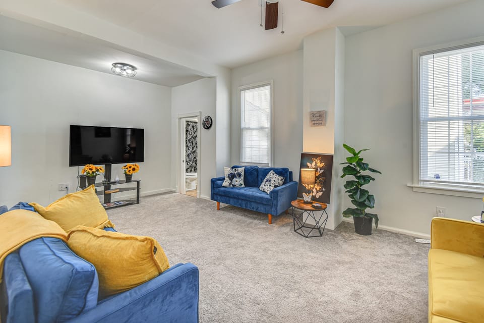 Spacious Family Home w/ Yard in Dtwn Hampton! House in Hampton