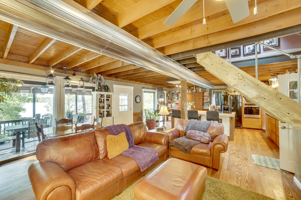 Boat Lift & Deck: Lakefront Retreat in Shell Knob House in Table Rock Lake