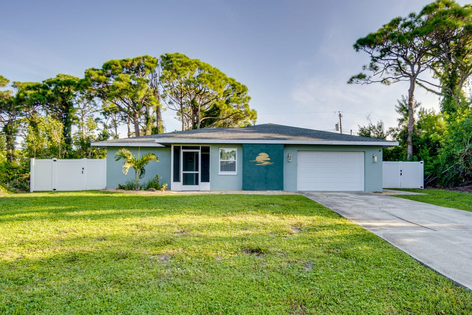 3 Mi to Manasota Key: Stylish Single-Story Home! House in South Venice