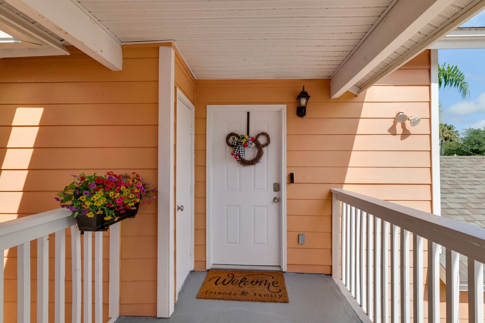 5 Mi to WDW: Resort-Style Condo w/ Pool Access Apartment in Osceola County