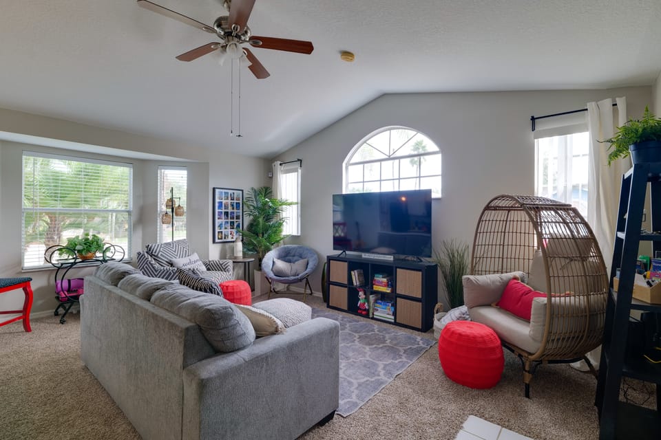 5 Mi to WDW: Resort-Style Condo w/ Pool Access Apartment in Four Corners