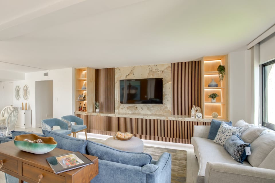 4 Mi to Lovers Key SP: Modern Condo w/ Ocean Views Apartment in Estero Island