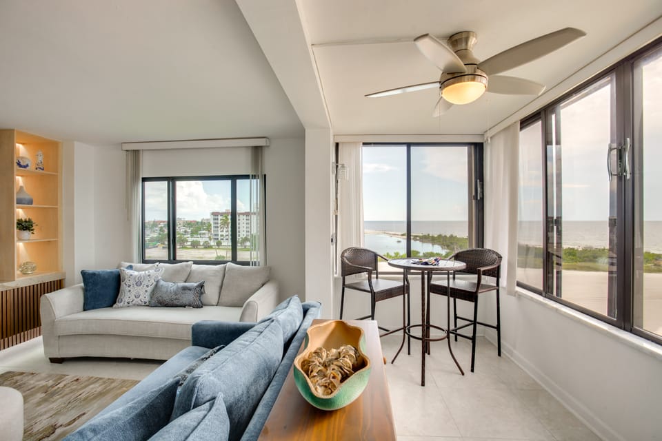 4 Mi to Lovers Key SP: Modern Condo w/ Ocean Views Apartment in Estero Island