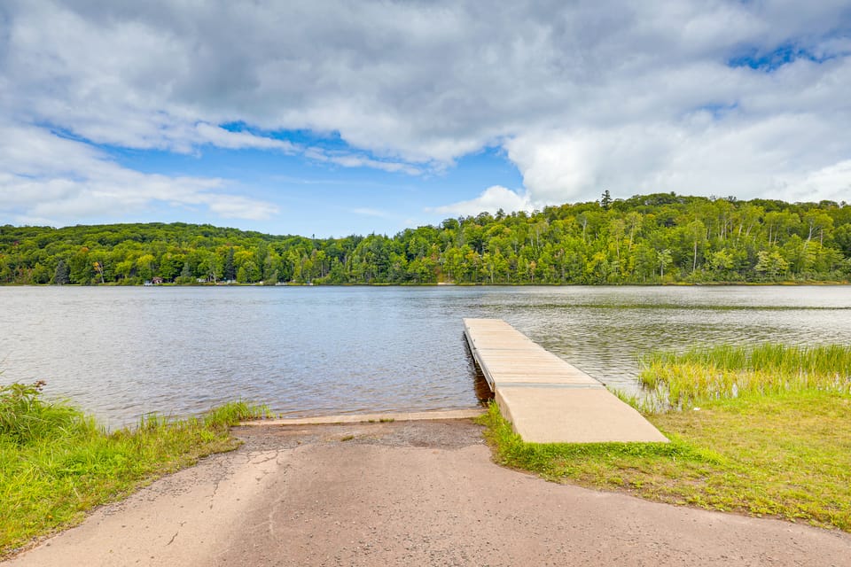 Ski-In/Ski-Out Condo in Upson - Walk to Lake Apartment in Wisconsin