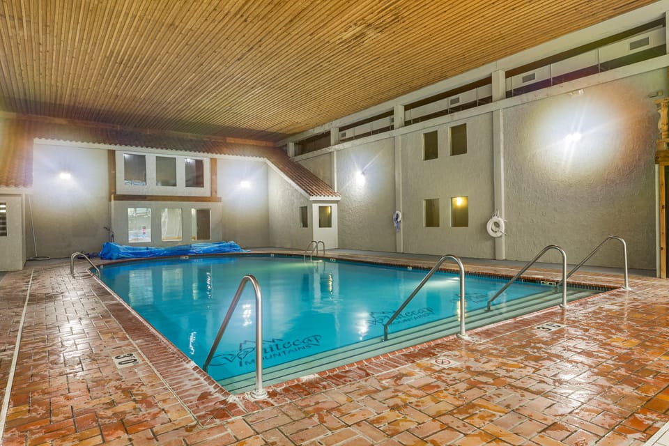Ski-In/Ski-Out Condo in Upson - Walk to Lake Apartment in Wisconsin