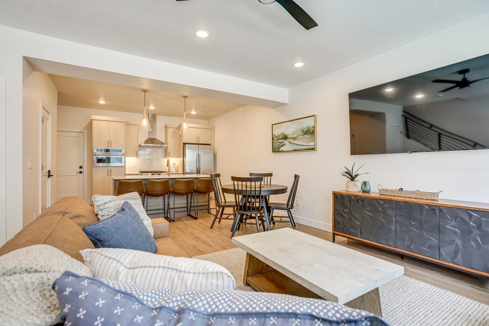 Hike & Ski: Townhome 8 Mi to Dtwn Ogden! Apartment in Utah