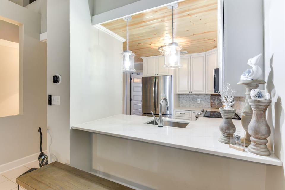 Boat, Fish & Walk to Beach: Waterfront Destin Gem! Apartment in Destin
