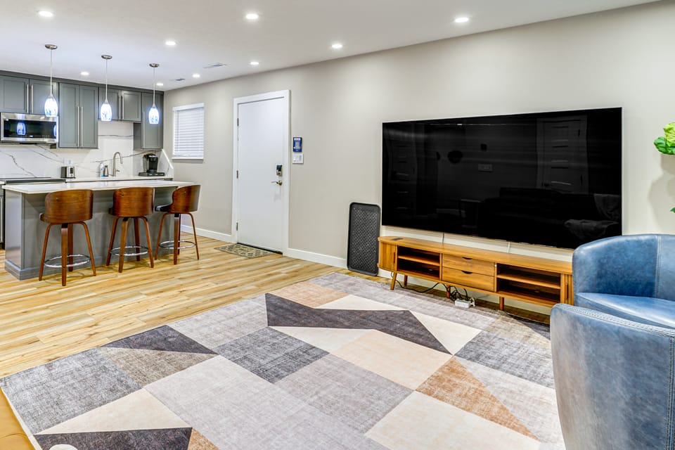 Hike & Ski: Condo 8 Mi to Dtwn Salt Lake City! Apartment in Millcreek