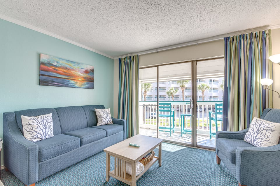 Steps to Galveston Beach: Corner-Unit Condo! Apartment in Galveston Island