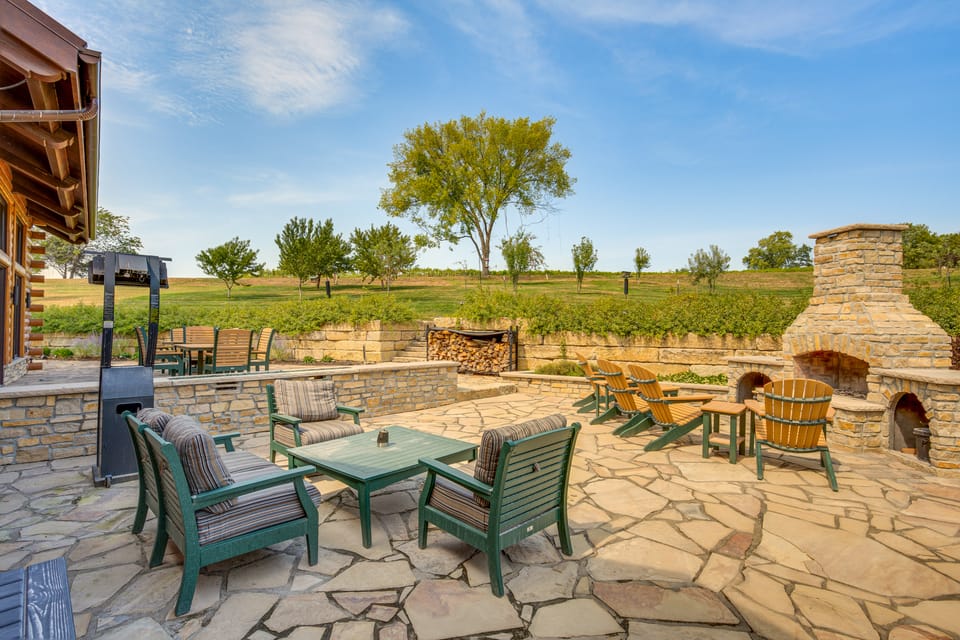 Stay & Sip: Group Ranch at Shamrock Hills Vineyard House in Missouri