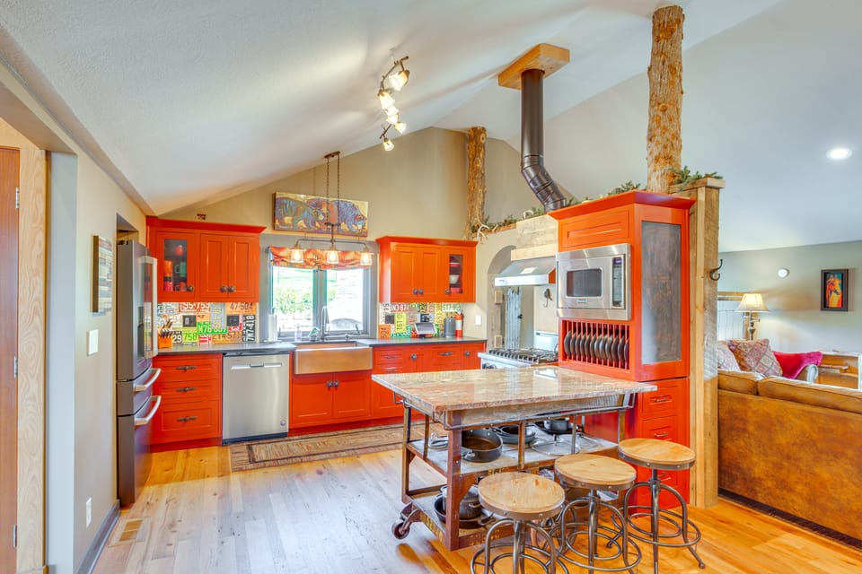 Stay & Sip: Group Ranch at Shamrock Hills Vineyard House in Missouri